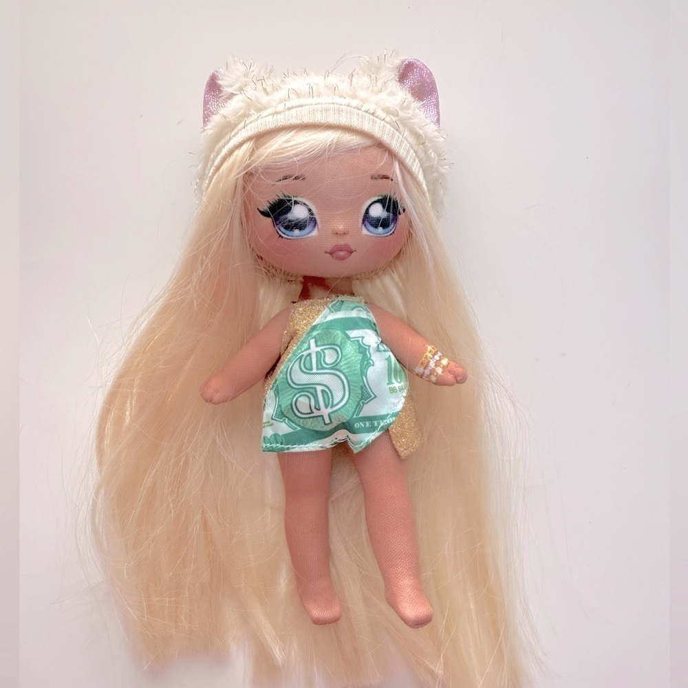 Na! Na! Na! Surprise Doll and Metallic Purse Glam Series - Victoria Grand.